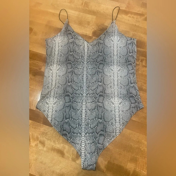 GAZE Spaghetti Strap Grey Snakeskin Bodysuit Size Large NWT - Picture 11 of 14
